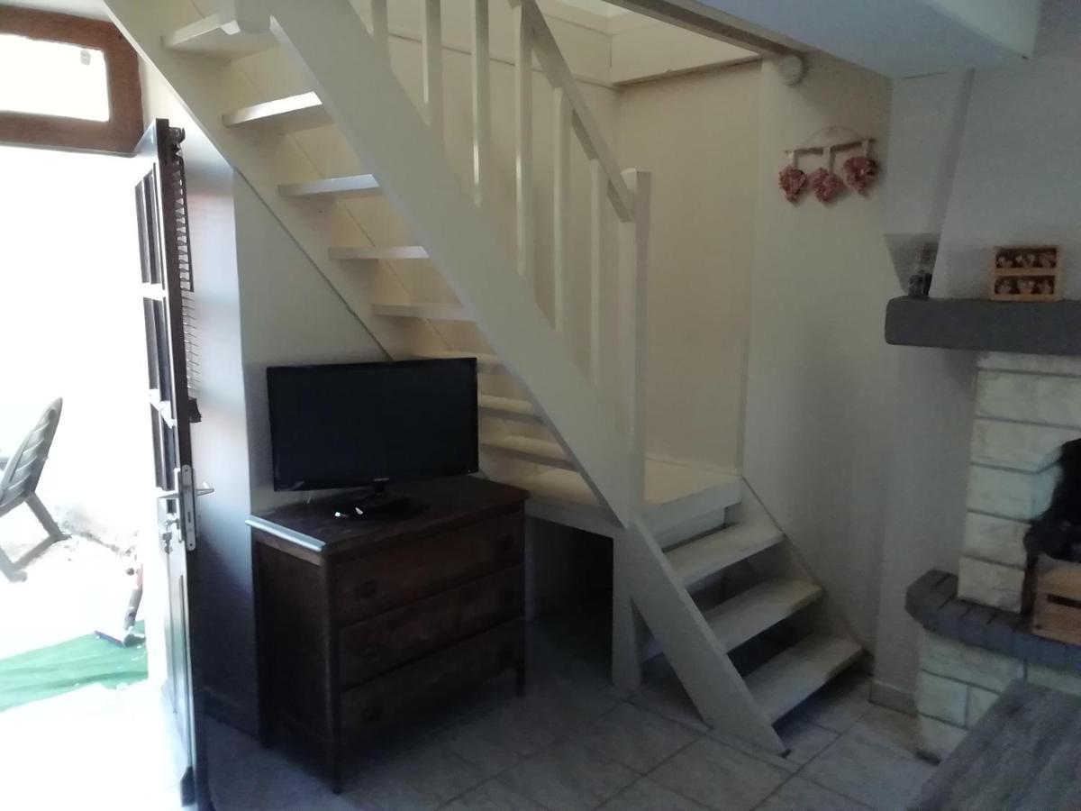Le Gite De La Maison Rouge Anctoville Esterno foto